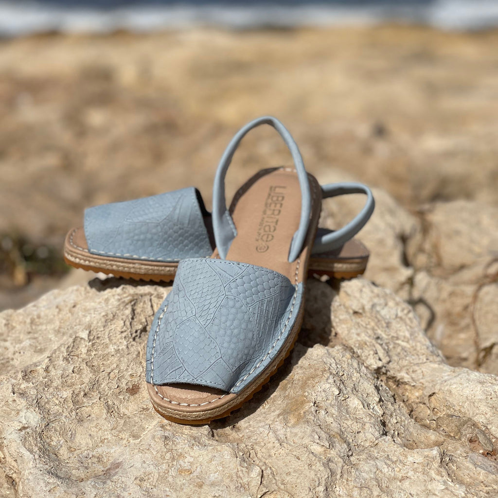 Sandalia menorquina Eriu en piel Azul - LIBERITAE